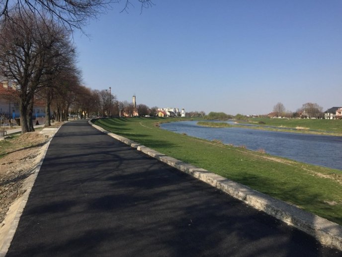 У Мукачеві на набережній роблять велодоріжку – 08