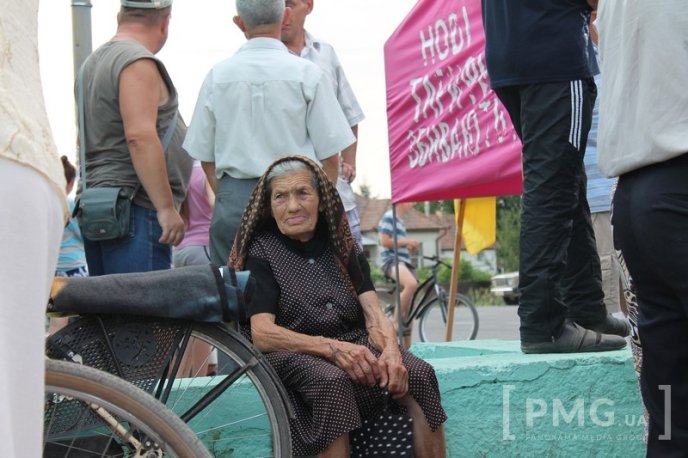 Мешканці Ракошина не збираються відкривати трасу міжнародного сполучення "Київ-Чоп" – 14