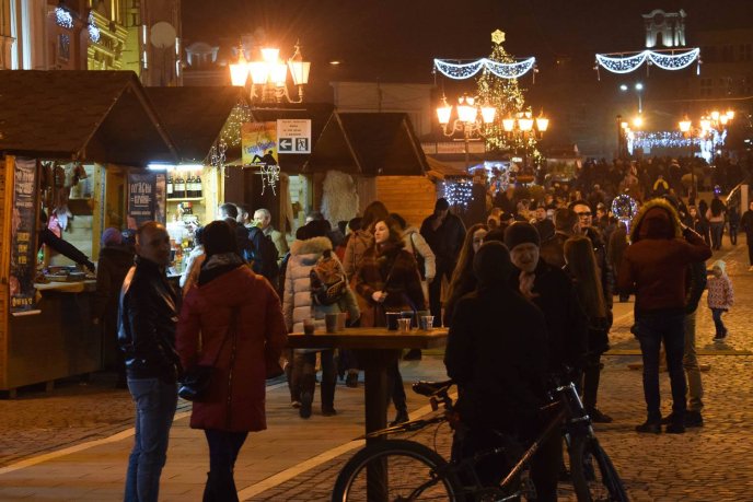 В Ужгороді стартував новорічно-різдвяний ярмарок – 08 В Ужгороді стартував новорічно-різдвяний ярмарок – 08