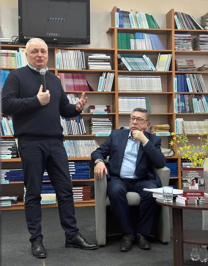 Презентовано біобібліографічний покажчик «Василь Ільницький: журналістика на зламі тисячоліть» – 01 Презентовано біобібліографічний покажчик «Василь Ільницький: журналістика на зламі тисячоліть» – 01