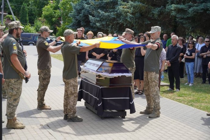 Ужгород попрощався з полеглим на війні Героєм – 04 Ужгород попрощався з полеглим на війні Героєм – 04