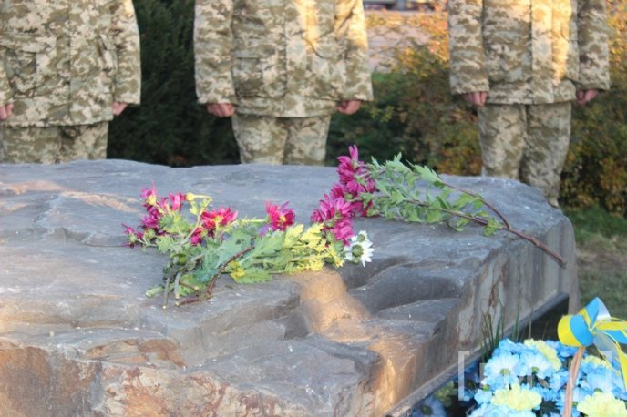 У третю річницю Євромайдану мукачівці вшанували пам’ять Героїв Небесної Сотні – 13