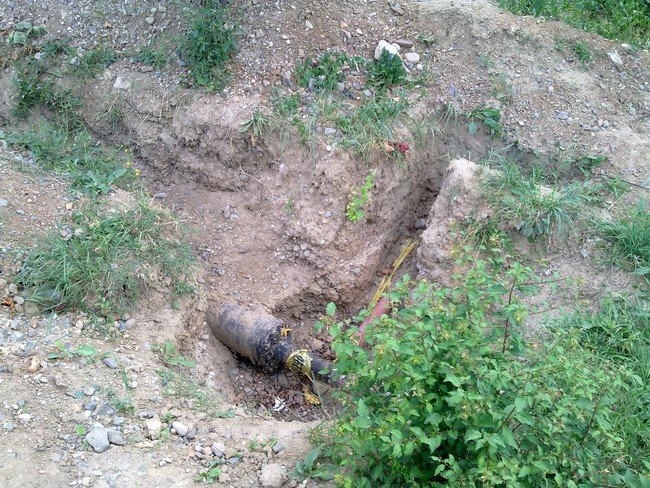 Будівельники розрили зелену зону по вулиці Осипенка та забули за неї (ФОТО) – 02