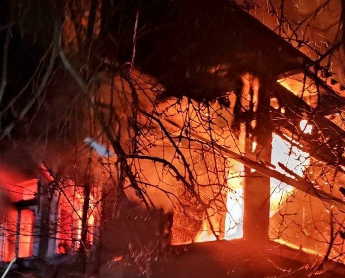 У селищі Солотвино горів будинок – 03