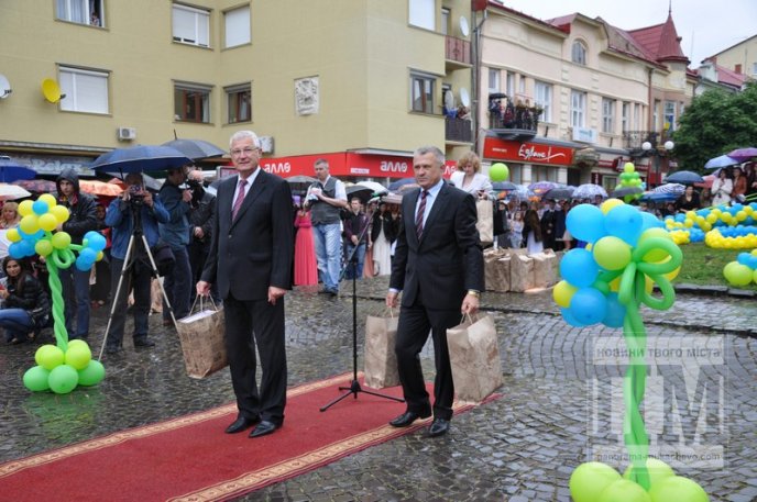 Парад випускників в центрі Мукачева: як це було (ФОТО) – 52