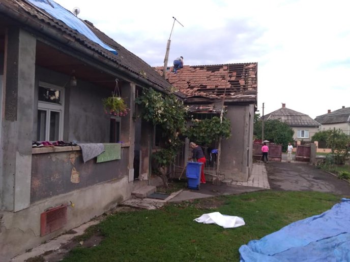 Рятувальники ліквідовують наслідки негоди – 10