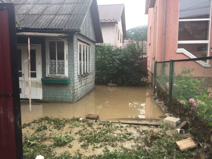 Посеред мосту утворилося величезне провалля – 07