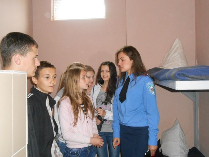 Мукачівські школярі відвідали міськвідділ міліції (ФОТО) – 09