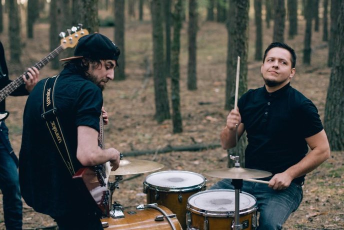 Таємничий та загадковий: гурт "Без обмежень" презентував новий кліп на пісню "Без неї ніяк" – 12