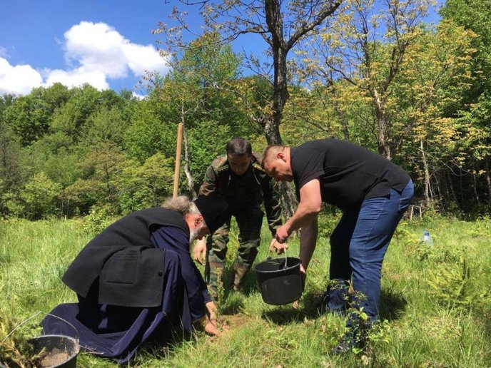 На Ужгородщині в честь воїнів Другої світової війни висадили дерева – 04