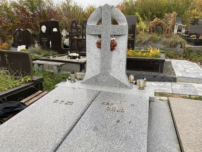 В області пошкодили могилу знаного закарпатця – 01