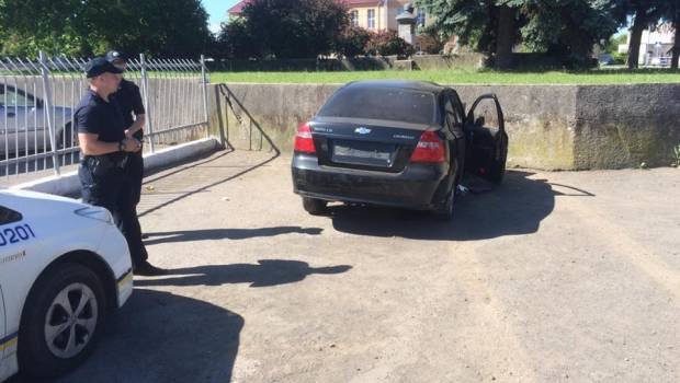 Жахлива ДТП у Мукачеві: біля МДУ "Шевроле" влетіло у бетонну стіну – 04