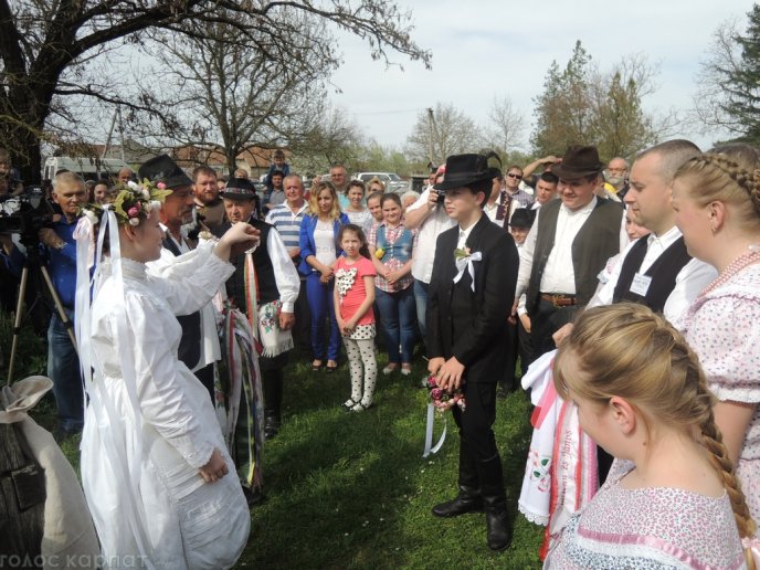 Фестиваль весільних старост відбувся на Закарпатті – 01