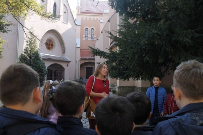Для мукачівських школярів проводять безкоштовні екскурсії містом – 01