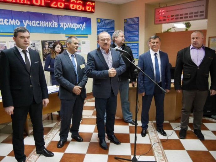 Студенти та випускники шукали роботу на «Ярмарку кар’єри» – 03