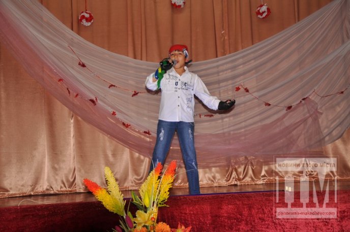 У міському Будинку школярів вітали ветеранів педагогічної ниви (ФОТО) – 30