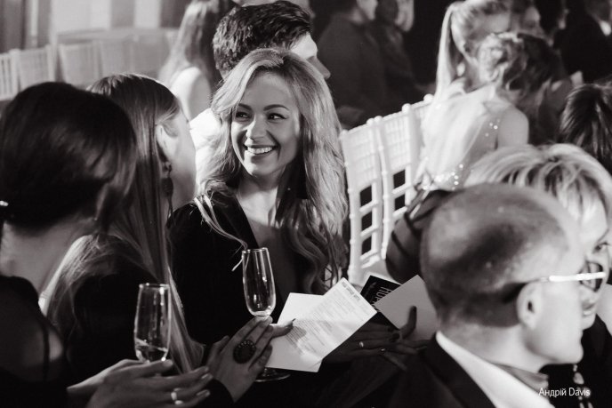 Мода заради життя: на Закарпатті відбувся ІІІ-й благодійний показ мод дизайнерки Роксолани Новак – 171