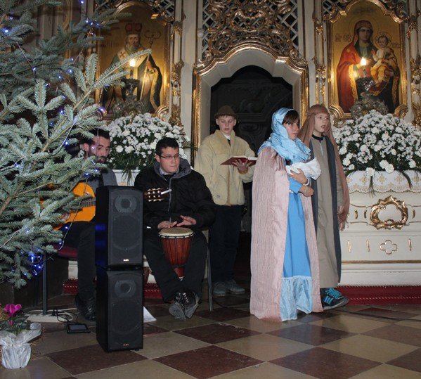 В Ужгороді відбувся перший тур фестивалю колядників – 04