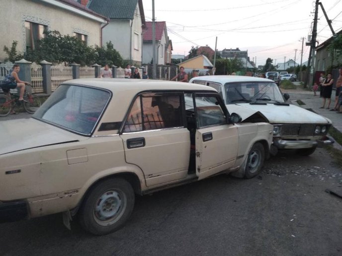 Зіткнулись дві автівки: очевидці кажуть про п’яного винуватця ДТП – 02