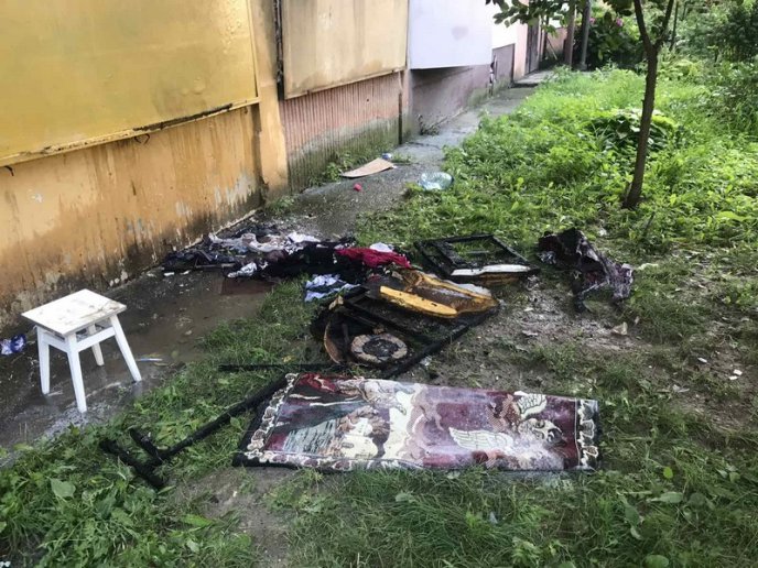 В Ужгороді маленький хлопчик опинився у вогняній пастці – 03