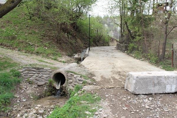 На Тячівщині місцеві мешканці самостійно розширили та забетонували частину комунальної вулиці – 07