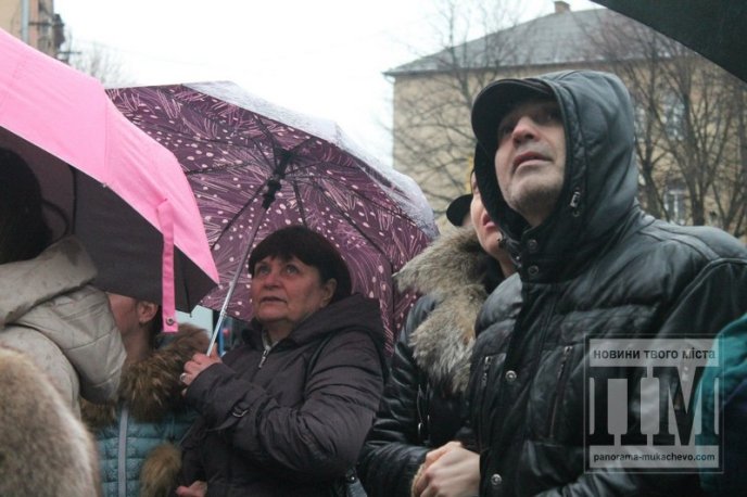 Мукачівці намагались розгадати секрет невідомого пам’ятника на вулиці Пушкіна (ФОТОРЕПОРТАЖ) – 16