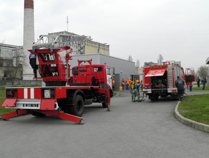 Ужгородські вогнеборці ліквідували пожежу на заводі "Джейбіл" – 02