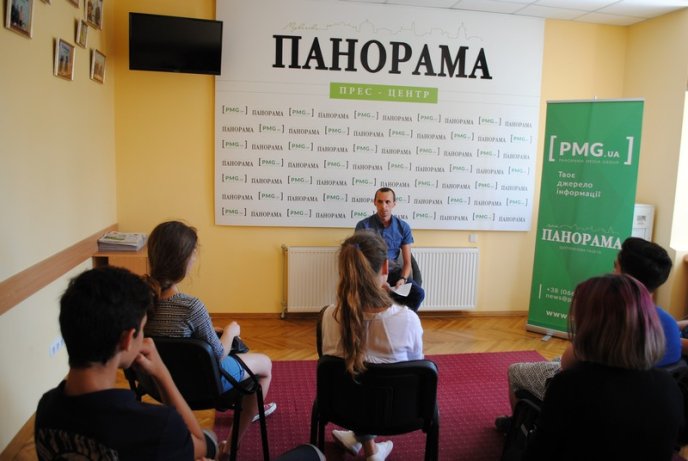 У Мукачеві навчали молодих журналістів – 04