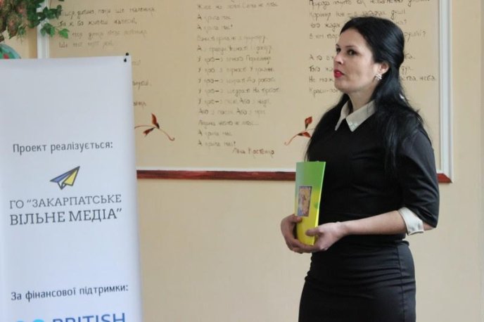 У фойє ЗОШ №13 міста Мукачева урочисто відкрили стінопис "Берегині слова" – 09 У фойє ЗОШ №13 міста Мукачева урочисто відкрили стінопис "Берегині слова" – 09