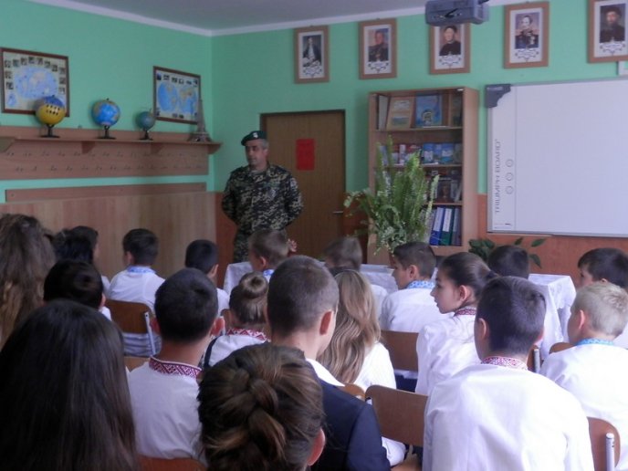 Прикордонники Мукачівського загону відзначили День пам’яті та примирення – 04