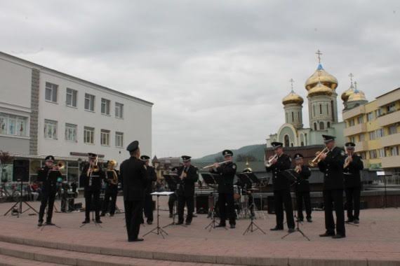 Донецькі поліцейські виступали в Хусті – 01