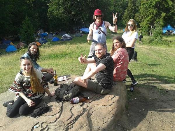 Без сцен та реклами: біля водоспаду Шипіт проходить рекордний з’їзд неформалів – 01