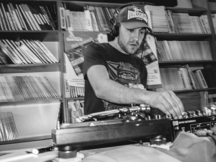 У Закарпатськй обласній бібліотеці ужгородці танцювали під "Круглий звук" – 07