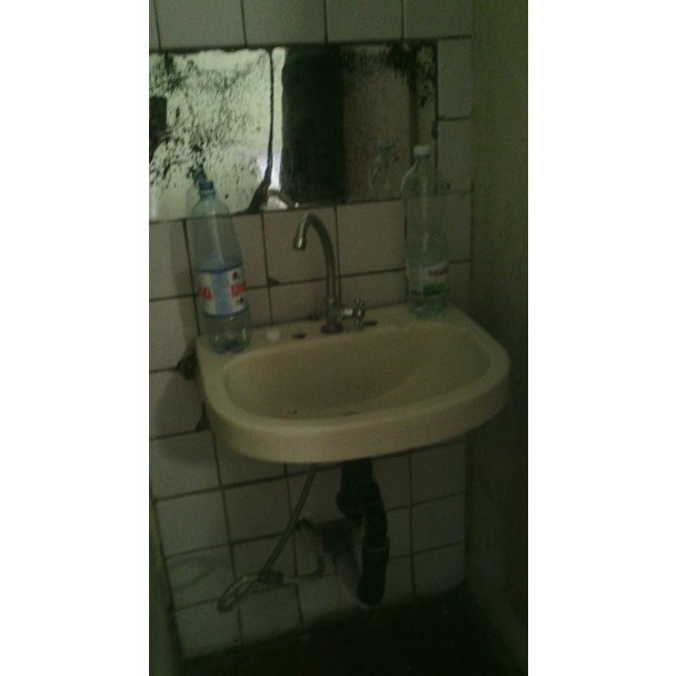 Холодна палата, стіни вкриті грибком, жахливий сморід, – жінка поскаржилась на умови в одній із лікарень області (ФОТО) – 07