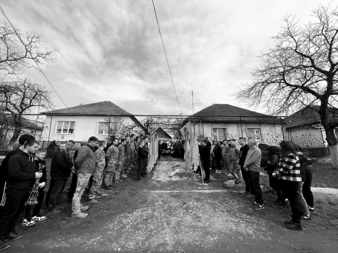 Мукачівщина попрощалася з Героєм, який повернувся із заробітків, щоб захищати Україну – 02