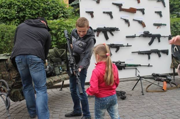 У приміщенні Закарпатської поліції облаштували блокпост – 04