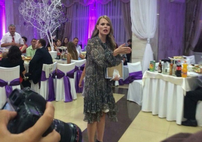 Ольга Фреймут відвідала весільний зал у Хусті і вручила відзнаку "Гордість міста" – 04