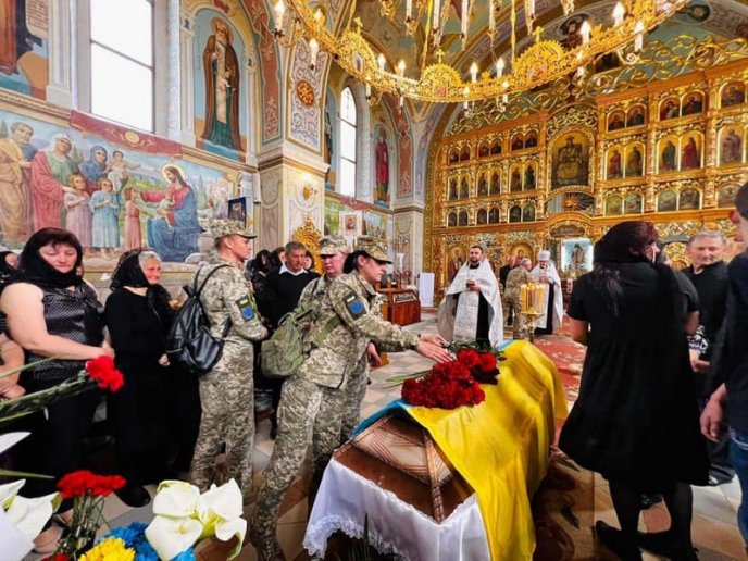 У селі на Мукачівщині поховали військового – 04