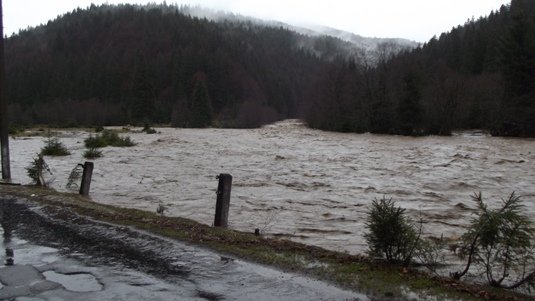 Внаслідок повені у Синевирі стався обвал бетонних конструкцій дільничної лікарні – 05