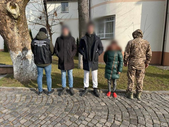 Брали по 4 тисячі доларів: прикордонники розповіли, що коїлось в області – 01