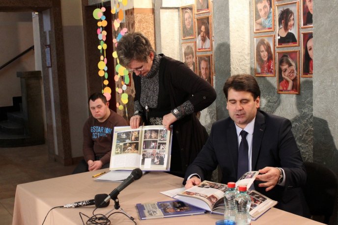 В Ужгороді презентували книгу про ляльковий театр – 04