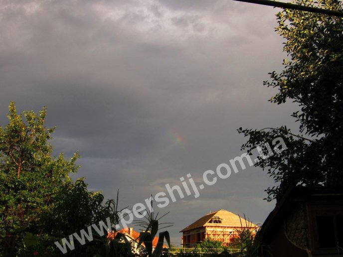 У небі над Мукачевом з’явилась яскрава "пляма" – 02