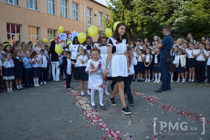 У ЗОШ №4 міста Мукачева пролунав перший дзвінок – 10
