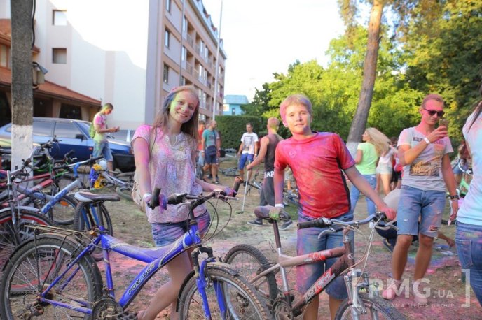 Велозаїзд у День Незалежності України та "кольоровий" флешмоб у Мукачеві: як це було – 32