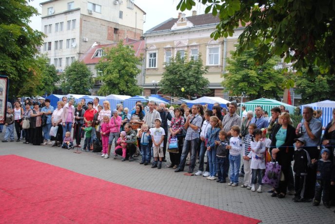 Мер Мукачева офіційно відкрив медовий ярмарок (ФОТО) – 03