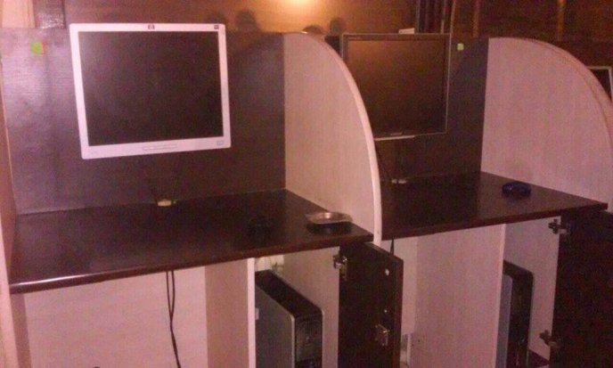 На Великоберезнянщині правоохоронці проводили обшуки у гральних залах району: вилучені автомати та гроші – 04