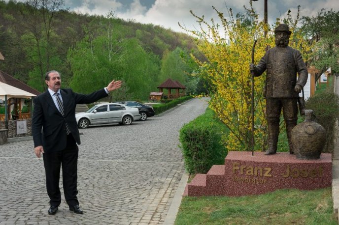 Мільярдер відкрив на Закарпатті пам’ятник імператору Францу Йосифу – 01