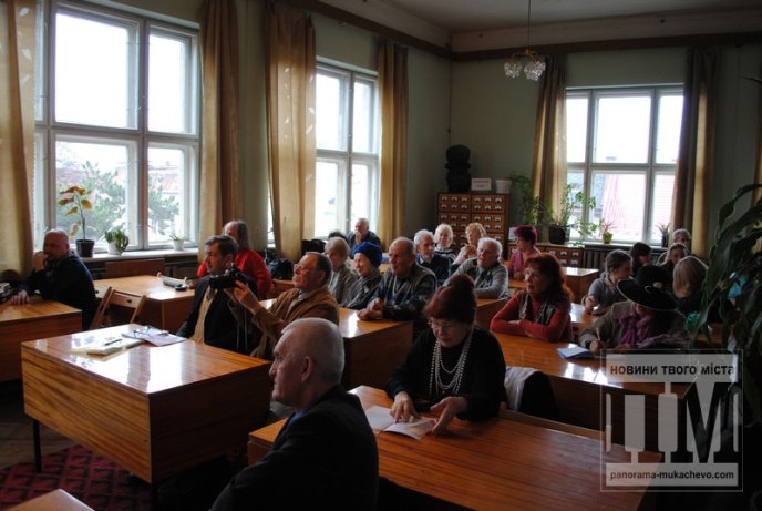 У читальному залі Мукачівської міської бібліотеки презентували книгу "Казка про Кощея і Янгу" (ФОТО)   – 03