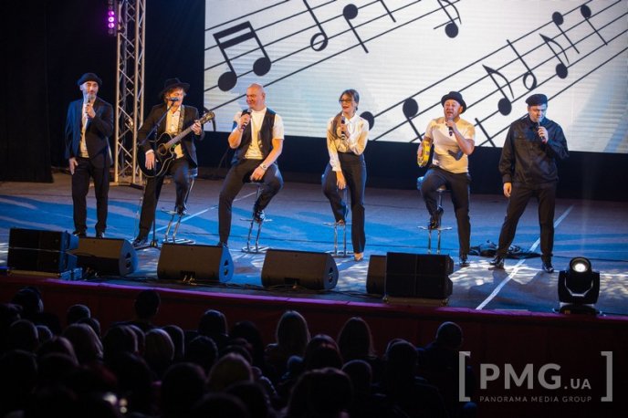 Зеленський з «Кварталом 95» в Ужгороді: Агітувати не збираємось, однак закликаємо всіх прийти на вибори – 20