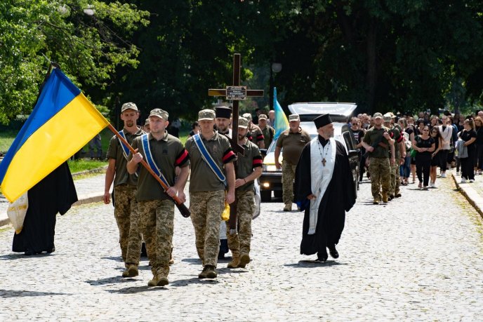 Віддав життя за Україну: в Ужгороді поховали 35-річного військового – 03